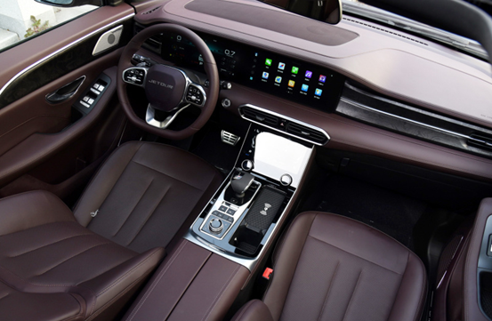 比起外观设计,捷途x90子龙系列的内饰所受到的好评更多,其中有很多