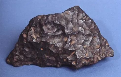 鉴定陨石最简单方法,一看就明白|陨石|铁陨石|玻璃陨石|地球岩石|气印