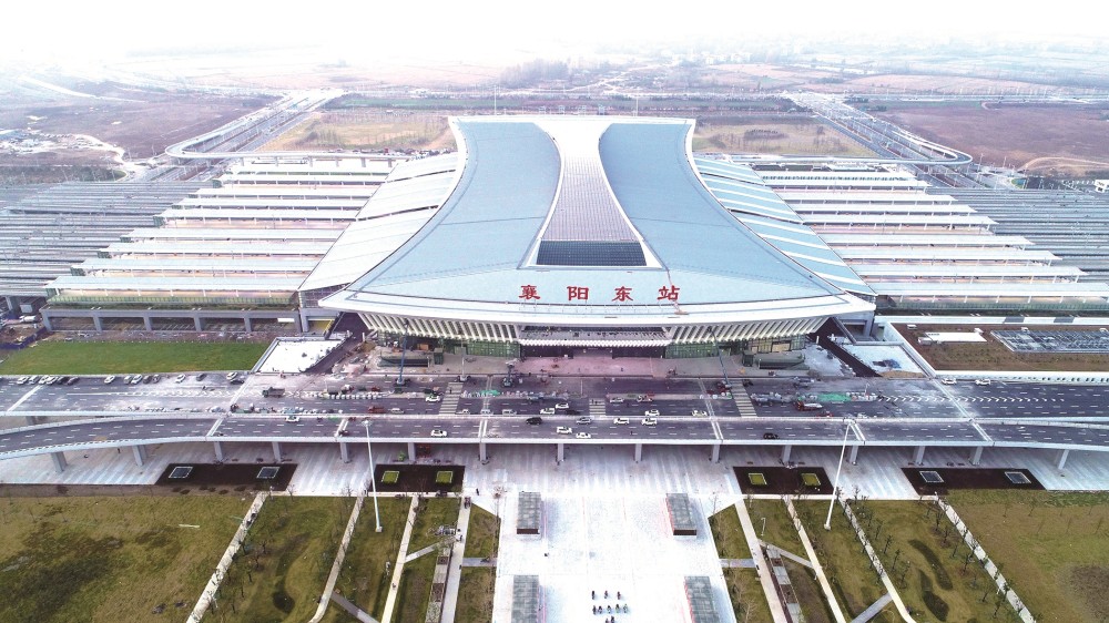 黄冈—鄂州—黄石全国性综合交通枢纽不同于襄阳和宜昌,这个枢纽是