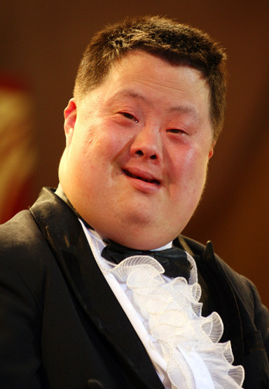 天才指挥家舟舟刘德华邀请同台曾风光无限如今却无人问津