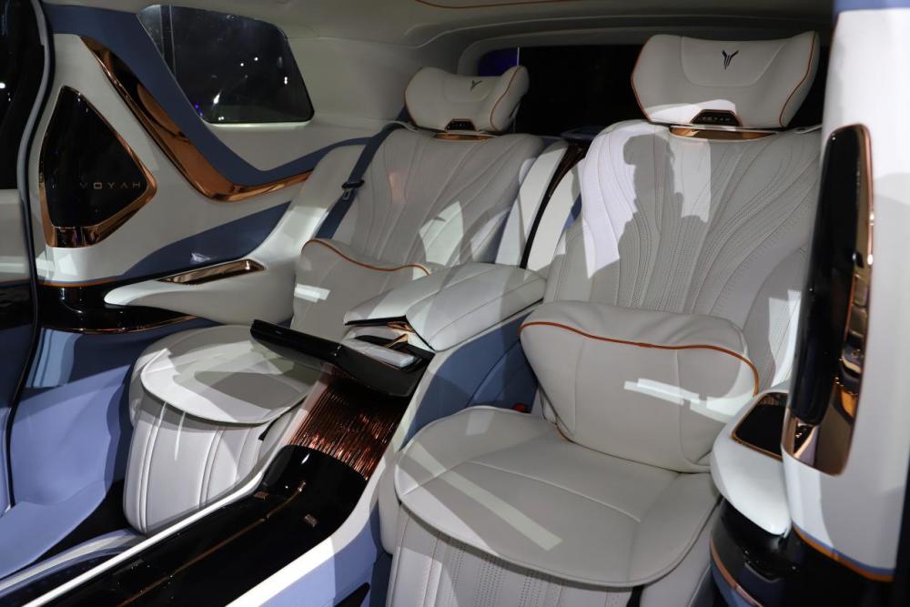 "岚图梦想家"高清实拍,内饰比迈巴赫还奢华!-陕西汽车在线