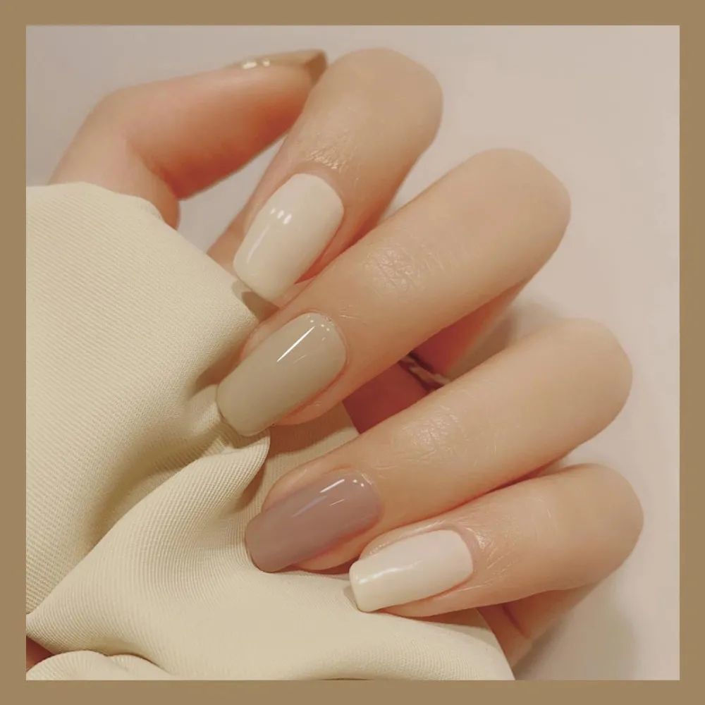 冬日简约ins风美甲:氛围感拉满,小短甲涂上也敲可爱