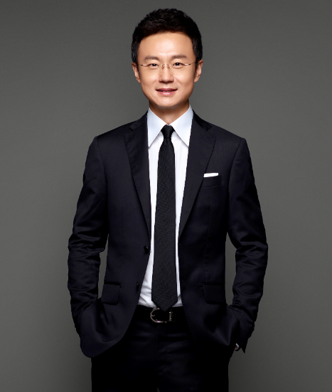 一婚嫁蒋虎,二婚被央视主持人刚强疯狂追求,春妮凭啥?