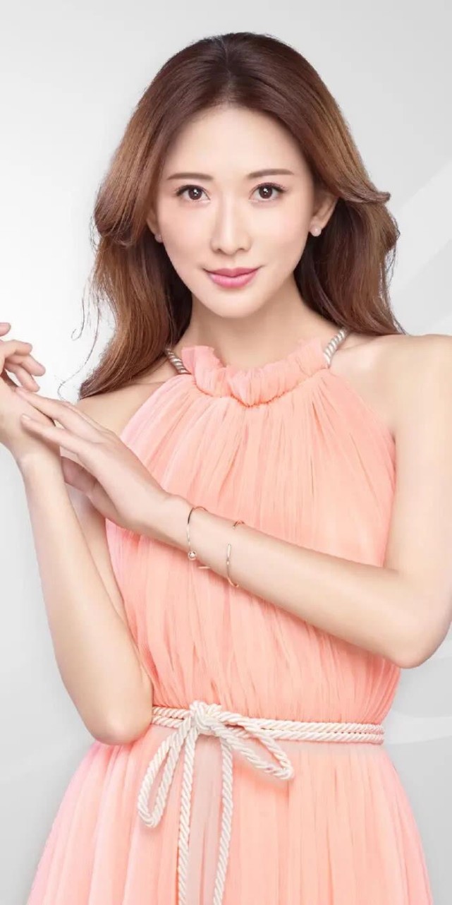 2019年,林志玲与黑泽良平登记结婚,远嫁日本,引起一片哗然,网友都不看