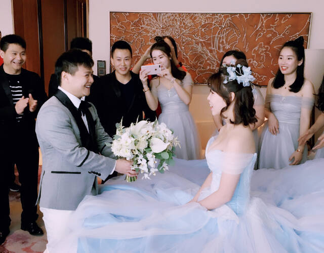 90后"最牛结婚证"火了,工作人员以为眼花,网友:孩子该叫啥