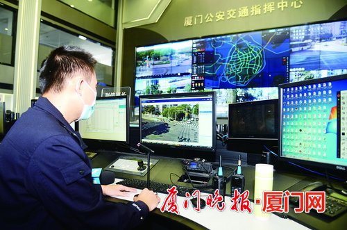 厦门警方远程"喊话"纠正交通违法行为