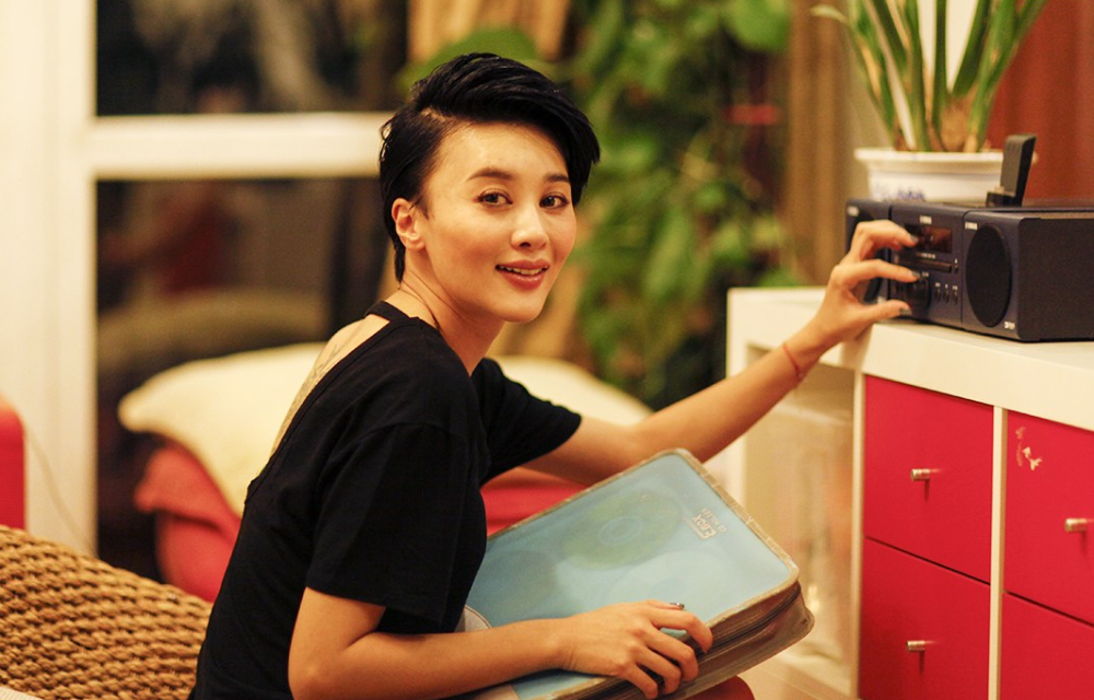 朴树妻子和异性头贴头搂抱被指超安全距离和丈夫丁克婚姻16年