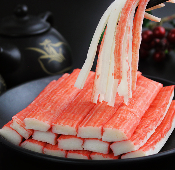 蟹棒真的是螃蟹身上掉下来的肉表面的塑料薄膜要不要一起煮