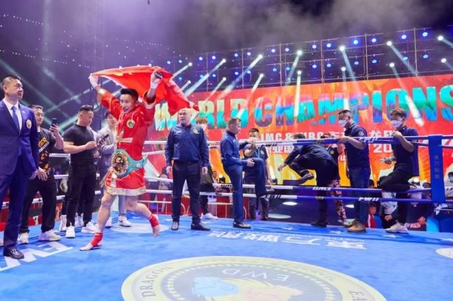 中国拳手罗杰斩获wbc泰拳国际金腰带一战封神