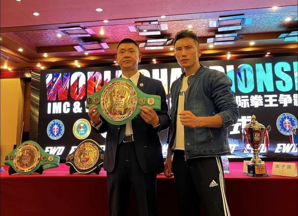 中国拳手罗杰斩获wbc泰拳国际金腰带,一战封神!_腾讯新闻