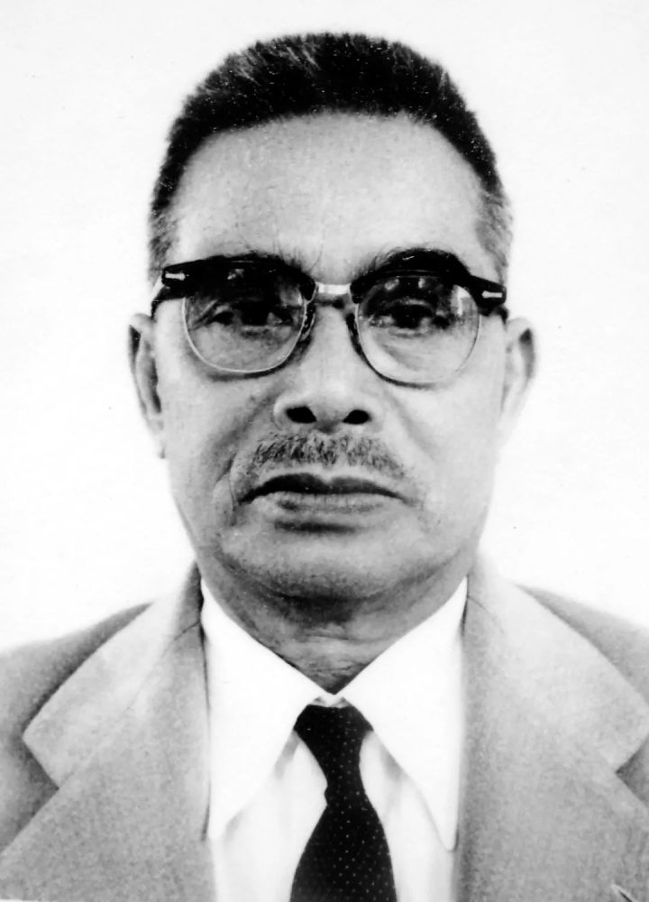 刘玉水系惠安县东岭镇荷山东房村人.