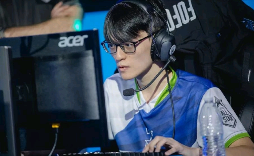 那就导致现在没有什么很厉害的中单,所以fofo大概率是要回到blg的