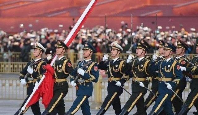 惊艳世界的中国式阅兵士兵们所走的正步到底源于哪个国家