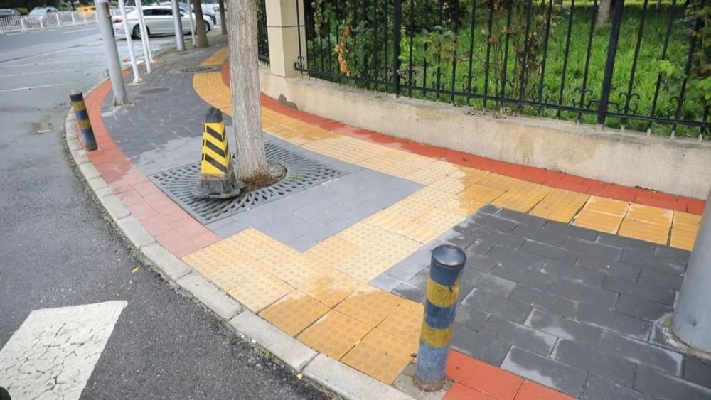 交通委)对标市区无障碍专班标准开展市政道路无障碍设施建设和整治