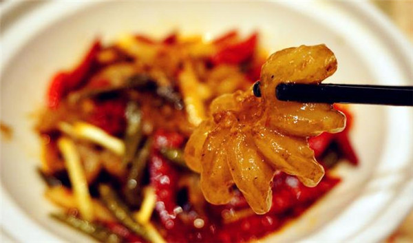 不是浇汤汁,就是切花刀,总之看起来让人根本想不到是牛鞭和羊鞭