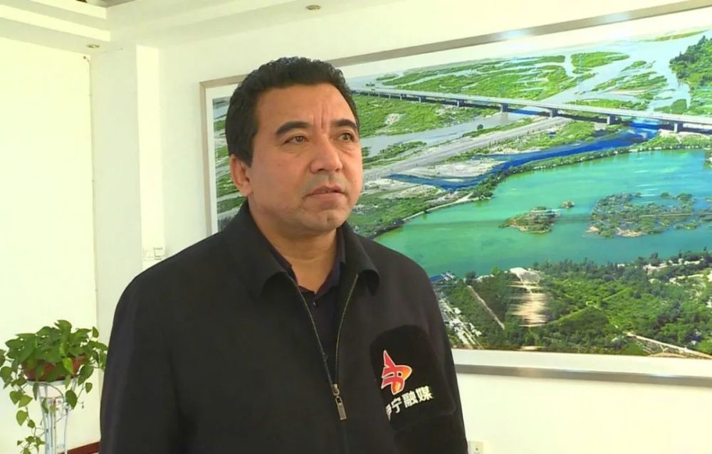 伊宁市委常委阿布力克木·吾布力卡斯木说:"通过学习党的十九届六中