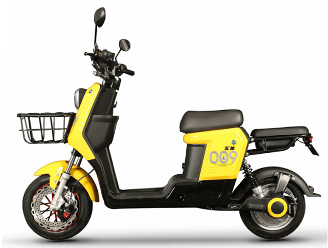 参考价格:3788元起,最大续航:240公里第2款:五羊009仿摩托版小行家