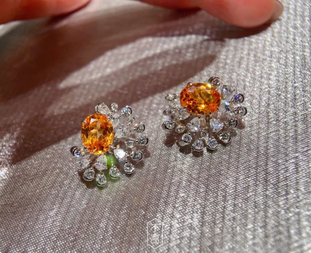 烈日骄阳般闪耀璀璨的芬达石耳钉