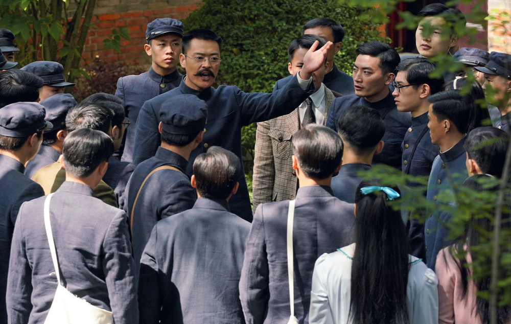 觉醒年代高清完整观看完整已更新1250p中英双语迅雷bt下载2021枪版