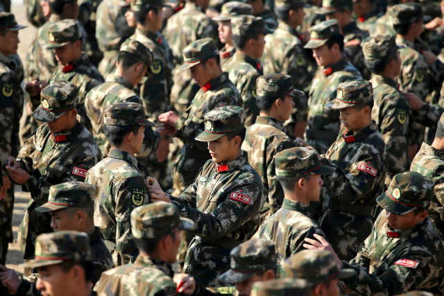 直击武警宁夏总队秋季新兵授衔仪式