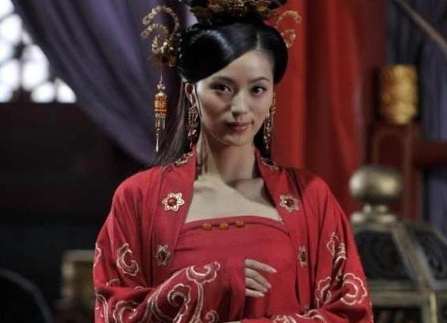 原创朱元璋临终下令38名妃嫔殉葬,其中包括贵妃,为何张美人幸免?