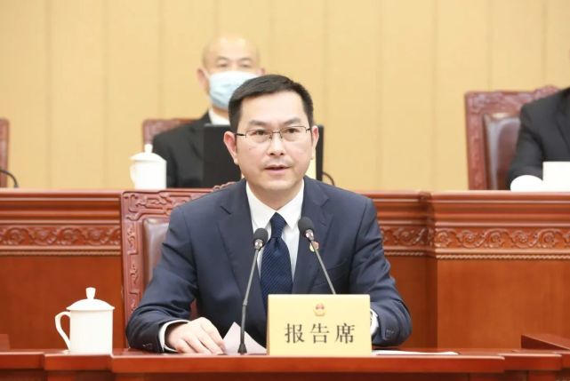 決定:陳群偉副區長為嘉興市南湖區人民政府代理區長接受邵潘鋒辭去