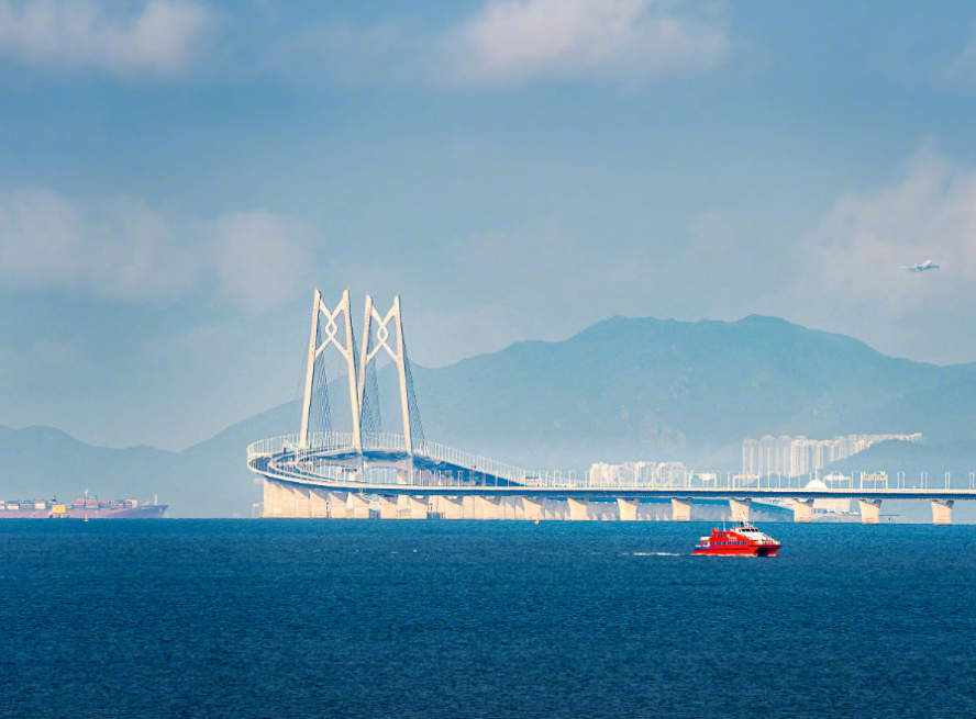 耗资1269亿,中国打造港珠澳大桥,为啥很少有车通行?老外不懂