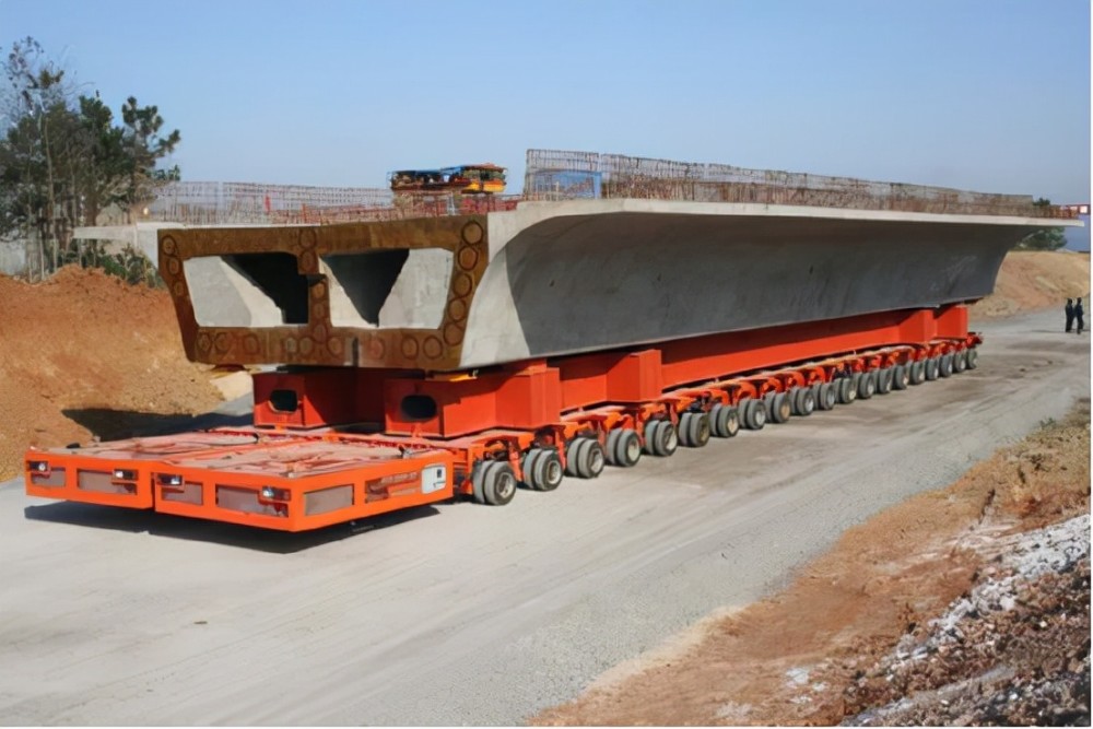 机械设备也获得全球各国的青睐,比如千吨级架桥机,百米混凝土浇筑车