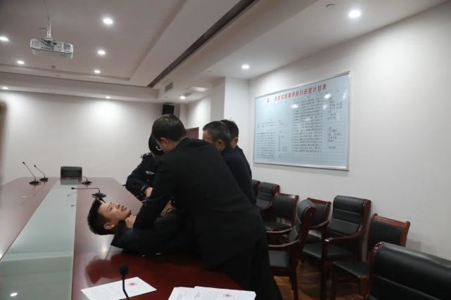 接到来电后,斑竹园法庭执行法官立即