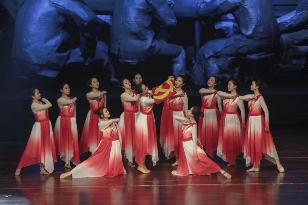 马琪君,广东财经大学湾区影视产业学院教师,知名演员,出演《外来媳妇