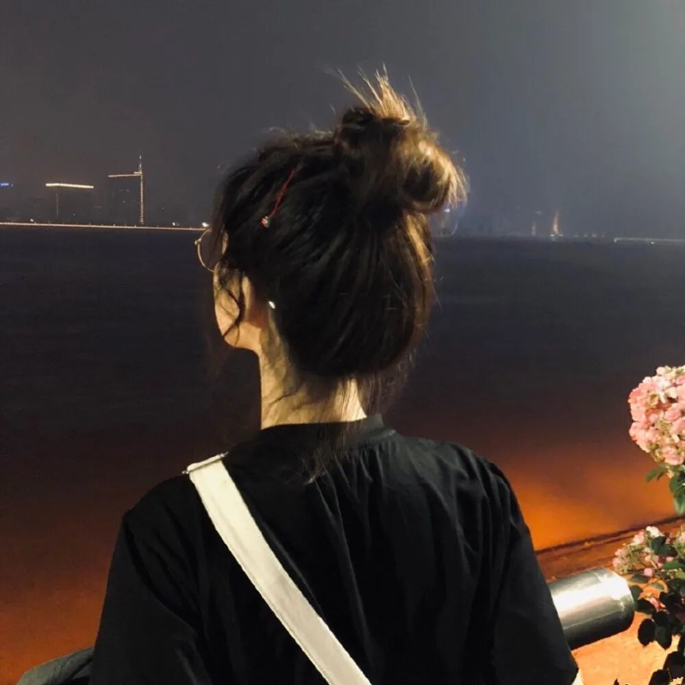 头像蓦然回首几个春秋凉风依旧岁月不休