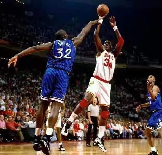 比尔拉塞尔 小球时代经常被针对，大球时代的香饽饽！细数NBA历史上五大中锋