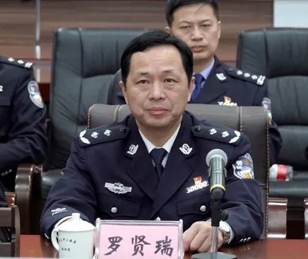 11月29日,桂林市副市长,市公安局局长罗贤瑞,政治委员黄拥军带领慰问