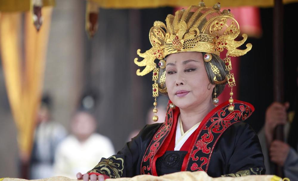 但是到了晚年,武则天沉迷于男宠,当时武则天最著名的男宠是张易之