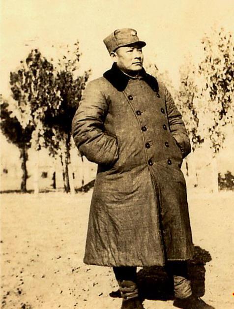 他西北军起义加入红军,抗战成吕正操副手,两人评级授衔差4级2等