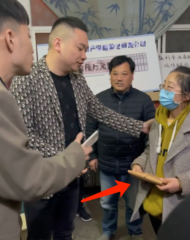湖北网红九红哥为王静家属捐款2万,姜涛点赞遭网友调侃