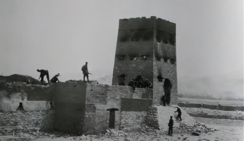 6團攻據點 偽隊長持刀殺數名戰士 老鄉送一物 偽隊長舉手投降 中國熱點