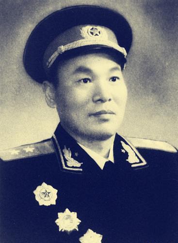 这俩将军在军事学院毕业时病重,休养多年,先后担任北京军区政委