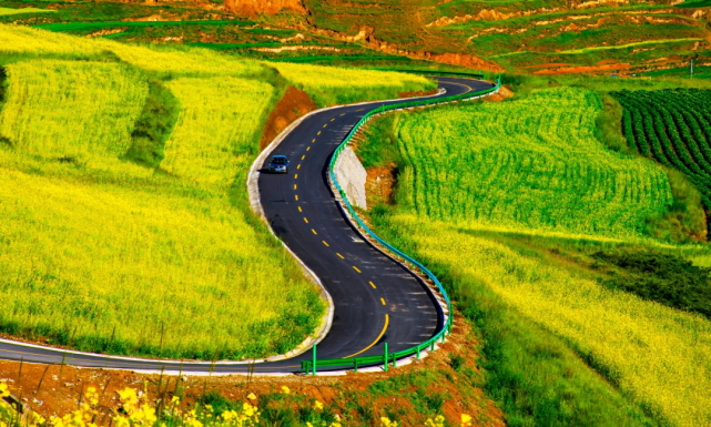 四好农村路铺就乡村振兴康庄大道