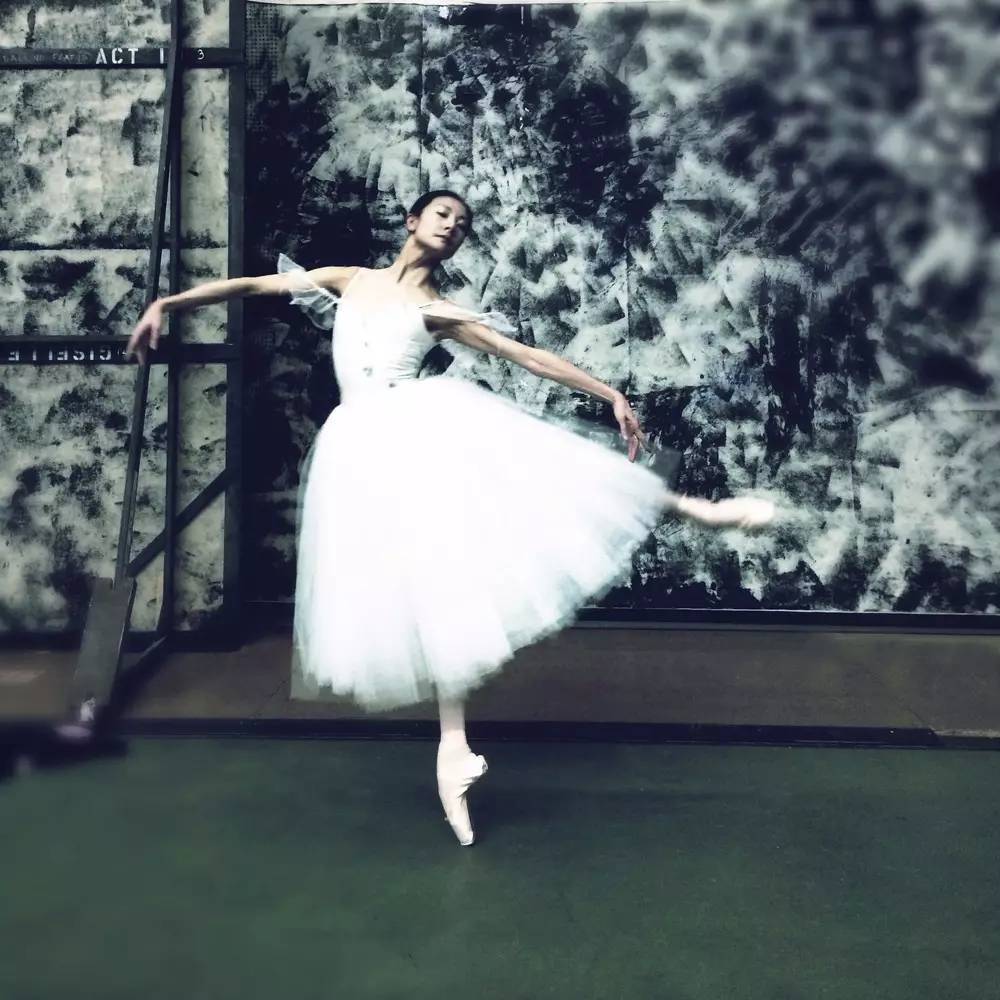 "芭蕾皇后"谭元元:国宝级芭蕾舞者,连金星都赞不绝口!_腾讯新闻