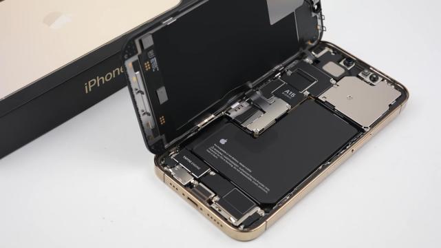 初代iphone和iphone13pro拆机对比,苹果这14年的变化真大