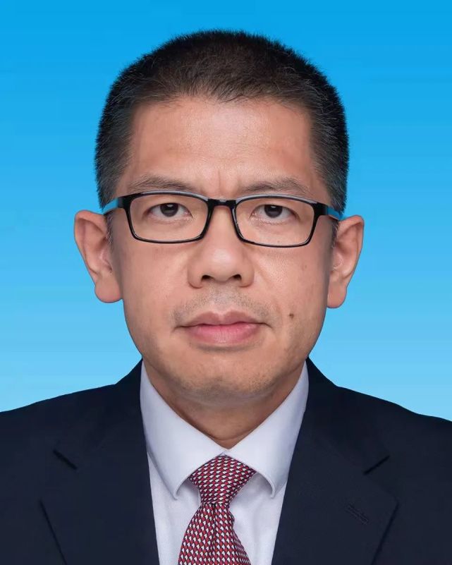 崔毅梅州市委常委男,汉族,1975年8月生,大学,中共党员.