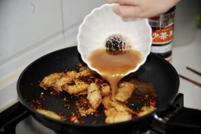 舌頭魚用沙茶醬來做味道太讚了自己在家也能做潮汕風味菜