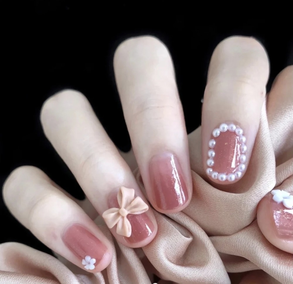 粉色系美甲,指尖上的少女心插图2