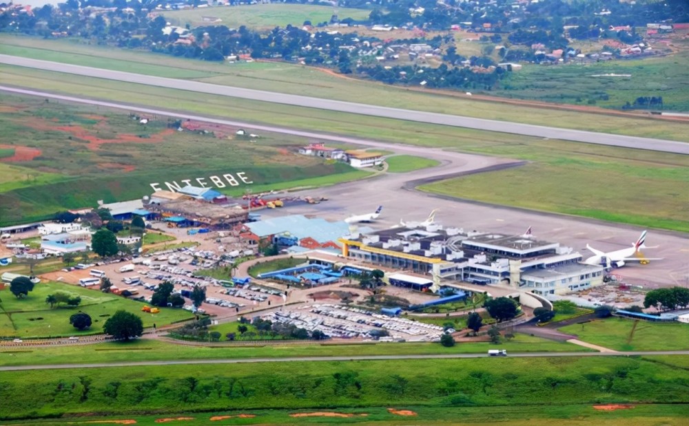 中国接管乌干达机场?我使馆坦荡回应,美国出阴招,非洲啪啪打脸