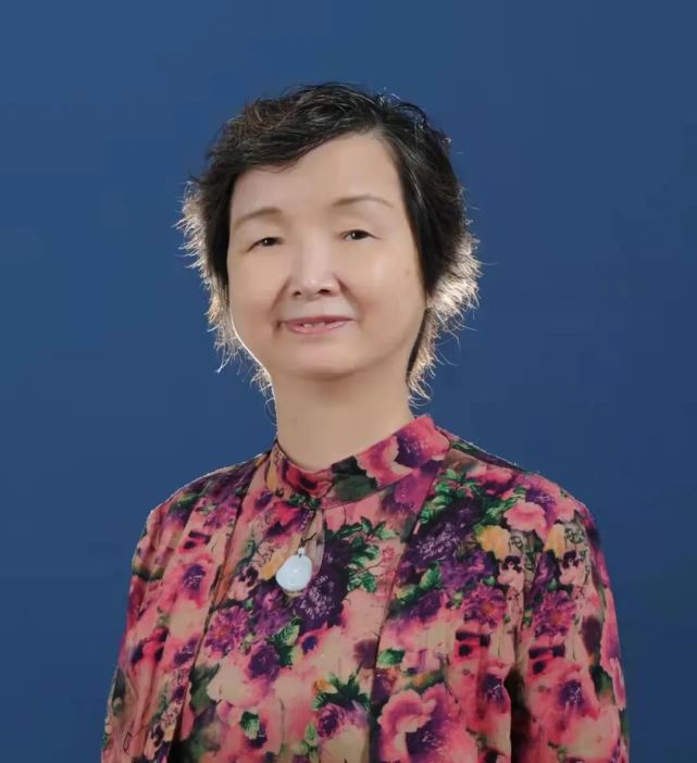 【个人简介】李秀平,女,1955年,祖籍:陕西子洲县,美术高级教师.