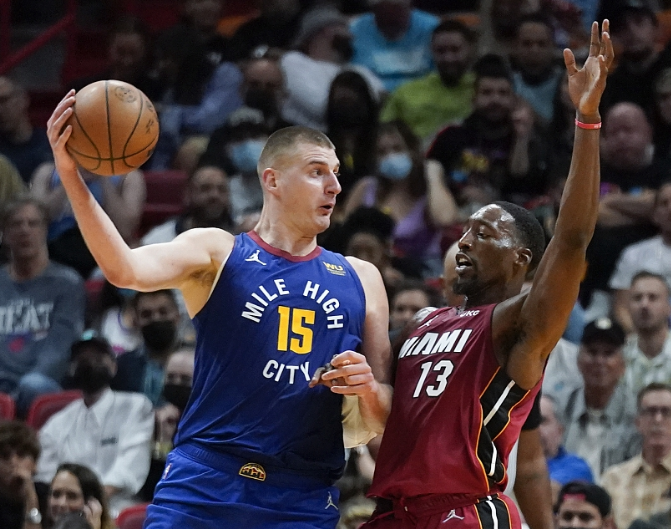 篮板 NBA篮板榜：欧洲中锋包揽前5名 仅2位美国内线跻身前十