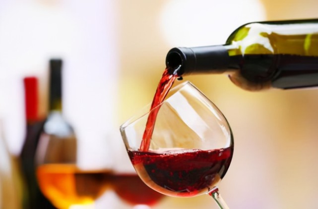 喝红酒时,为什么只倒上1/3杯?红酒厂家:8成人都是不懂装懂的