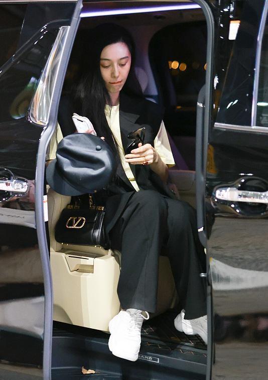 范冰冰生图街拍流出颜值还是这么高穿搭却更讲究了