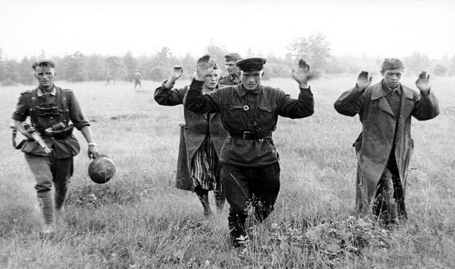 乌克兰上校:俄军胆小懦弱不堪一击,在二战有100万人投降当伪军